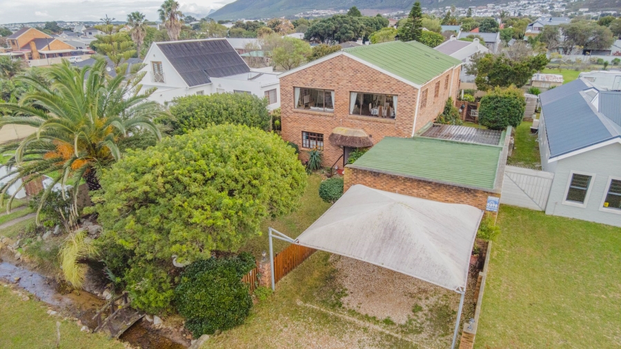 5 Bedroom Property for Sale in Sandbaai Western Cape